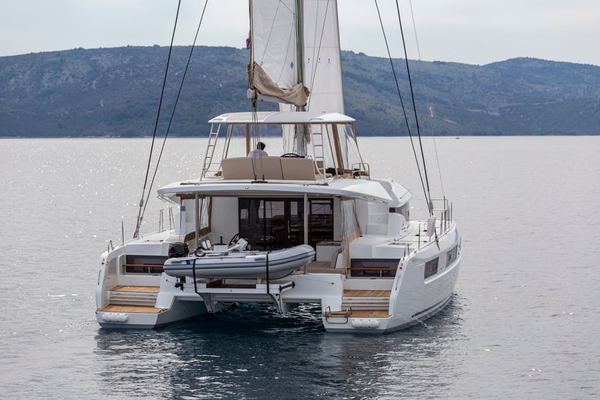 Trogir Catamaran 8 cabin 14 berths 14 guests 14.75 m Listing Number: #11305