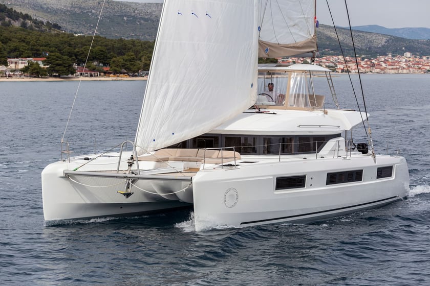 Trogir Catamaran 8 cabin 14 berths 14 guests 14.75 m Listing Number: #11305 4