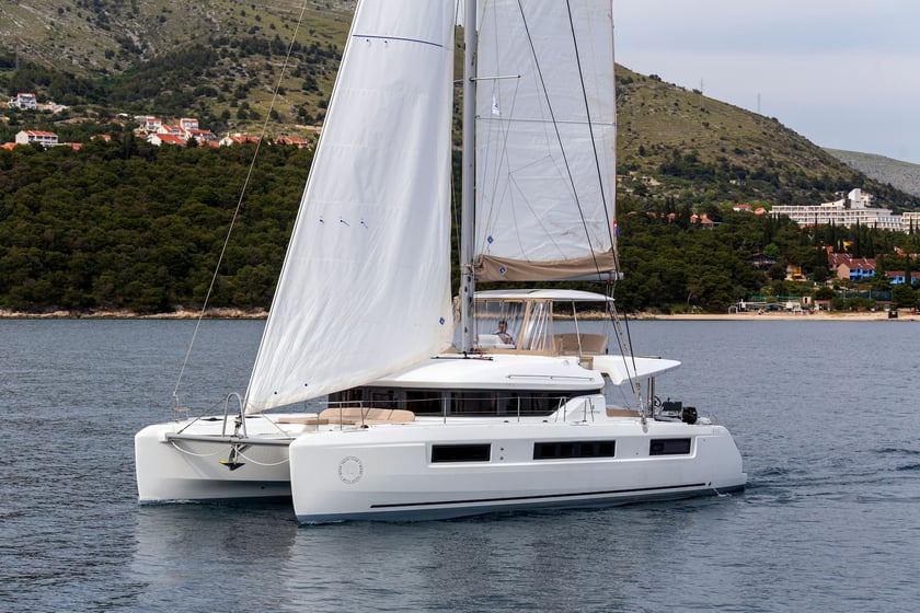 Trogir Catamaran 8 cabin 14 berths 14 guests 14.75 m Listing Number: #11305 5