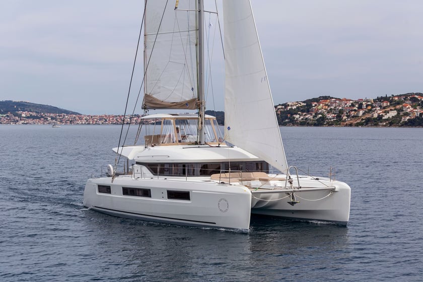 Trogir Catamaran 8 cabin 14 berths 14 guests 14.75 m Listing Number: #11305 3