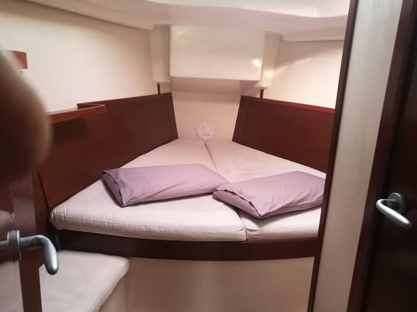 San Vincenzo Sailboat 3 cabin 8 berths 8 guests 12 m Listing Number: #11352 5