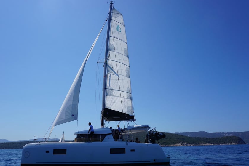 Trogir Katamaran 6 kabin Konaklama 12 kişi Seyir 12 kişi 12.8 m İlan No: #11376 3