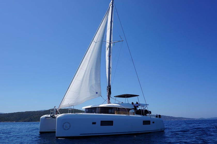 Trogir Katamaran 6 kabin Konaklama 12 kişi Seyir 12 kişi 12.8 m İlan No: #11376