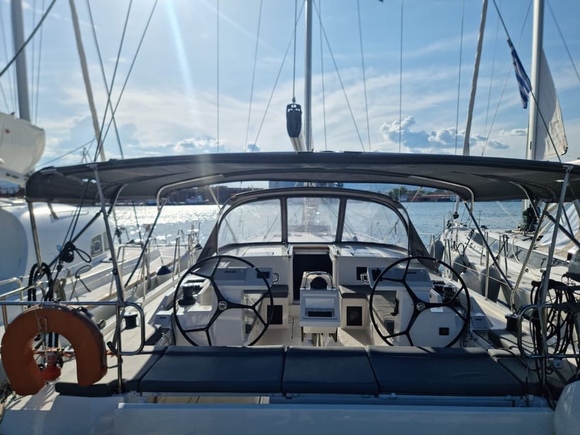 Skiathos Voilier Cabine 4  Couchettes 10  Invités 10  13.7 m Numéro de l'annonce: #11383