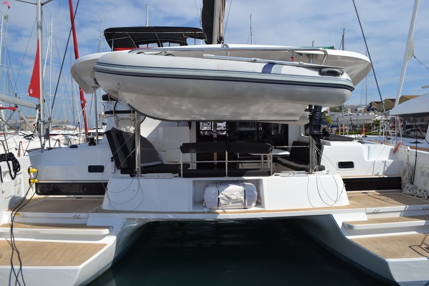 Trogir Catamarano cabina 6  cuccette 12  12  ospiti 12.8 m Numero dell'inserzione: #11423