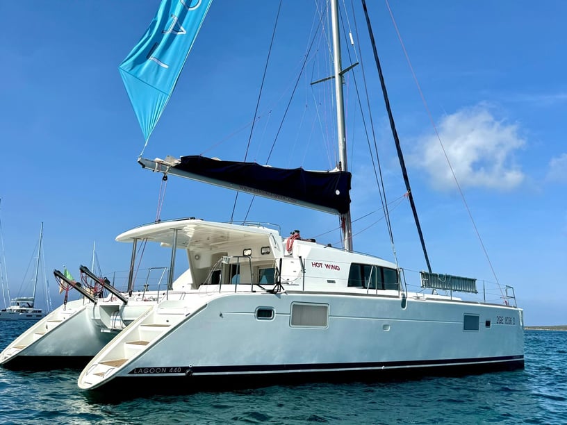 Olbia Catamarán Cabina 4  8  literas 8  invitados 13.61 m Número de anuncio: #1143