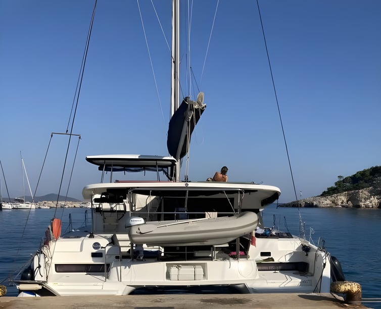 Skiathos Catamaran Cabine 4  Couchettes 10  Invités 10  12.8 m Numéro de l'annonce: #11438