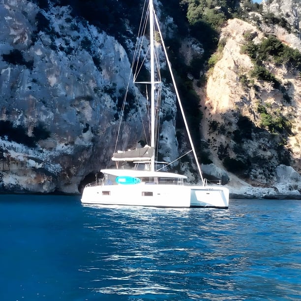 Olbia Catamarano cabina 6  cuccette 12  12  ospiti 12.94 m Numero dell'inserzione: #1144 5