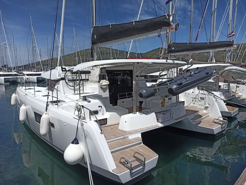 Trogir Catamarano cabina 6  cuccette 12  12  ospiti 12.8 m Numero dell'inserzione: #11453 4