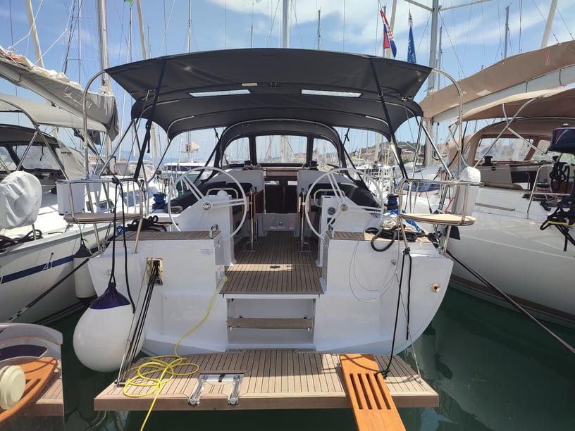 Trogir Segelboot 3 Kabine 8 Liegeplätze 8 Gäste 13.85 m Nummer des Inserats: #11454 5