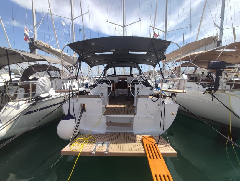 Trogir Segelboot 3 Kabine 8 Liegeplätze 8 Gäste 13.85 m Nummer des Inserats: #11454