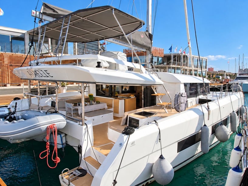 Cecina Catamaran Cabine 6 Couchettes 11 Invités 12 14.7 m Numéro de l'annonce: #11461