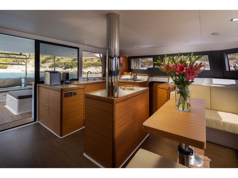 Salerno Katamaran 6 Kabine 11 Liegeplätze 12 Gäste 14.63 m Nummer des Inserats: #11462 2