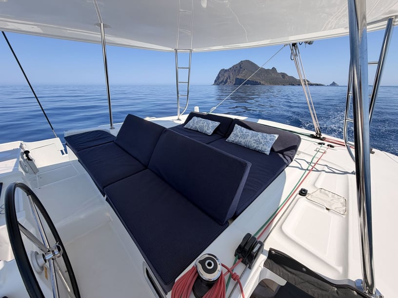 Capo d'Orlando Catamaran 4 cabin 8 berths 8 guests 13.99 m Listing Number: #11469 4