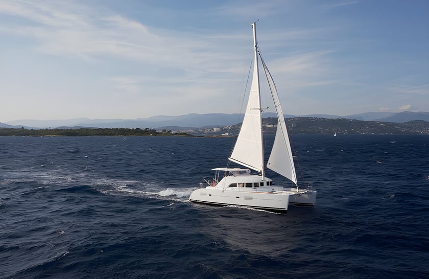 Paros Catamaran 6 cabin 10 berths 10 guests 11.55 m Listing Number: #1147 3