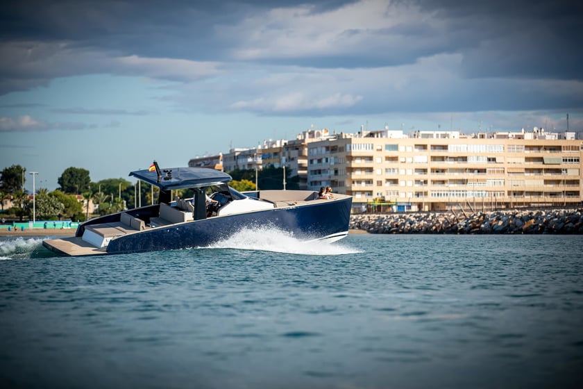 Athens Motorboat 2 cabin 4 berths 10 guests 12 m Listing Number: #11481 2