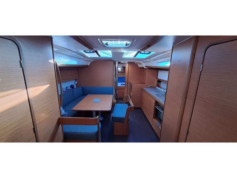 Naples Sailboat 4 cabin 10 berths 10 guests 13.24 m Listing Number: #11519 3