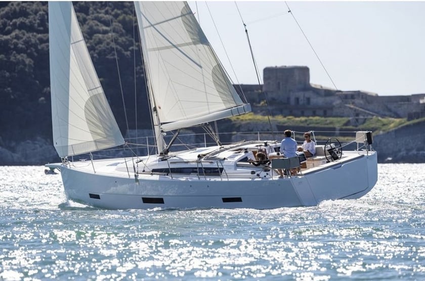 Naples Sailboat 4 cabin 10 berths 10 guests 13.24 m Listing Number: #11519 4