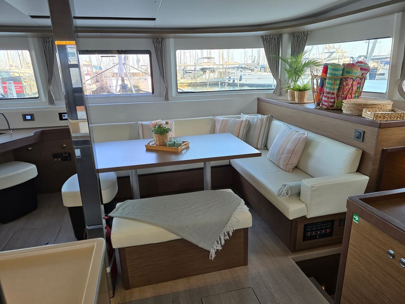 Palma de Mallorca Catamarán Cabina 4  8  literas 8  invitados 13.99 m Número de anuncio: #11531 2