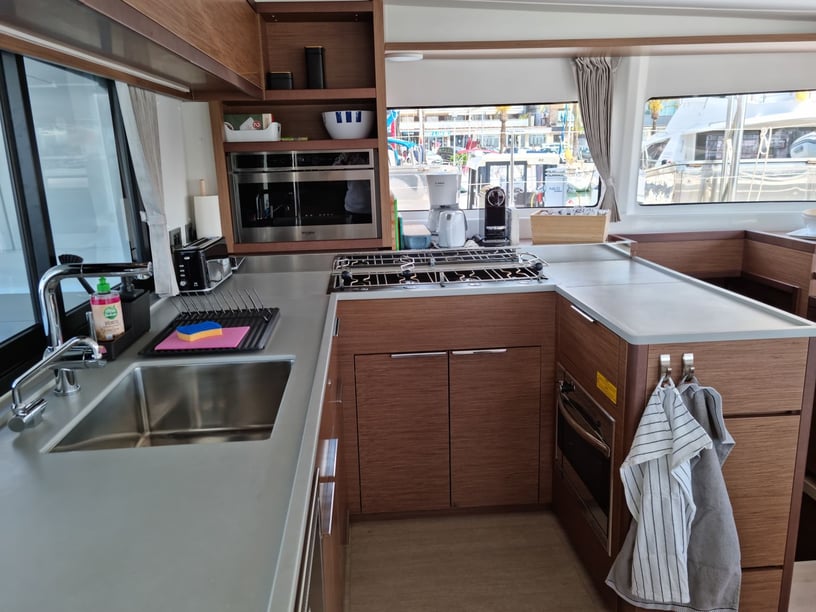 Palma de Mallorca Catamarán Cabina 4  8  literas 8  invitados 13.99 m Número de anuncio: #11531 3