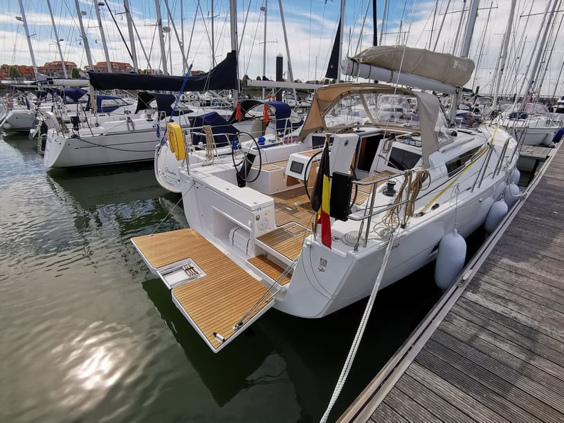 Nieuwpoort Segelboot 3 Kabine 6 Liegeplätze 6 Gäste 11.94 m Nummer des Inserats: #11537