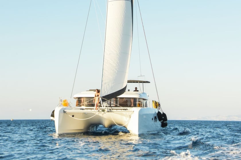 Rhodes Catamaran Cabine 6  Couchettes 12  Invités 12  12.79 m Numéro de l'annonce: #11559