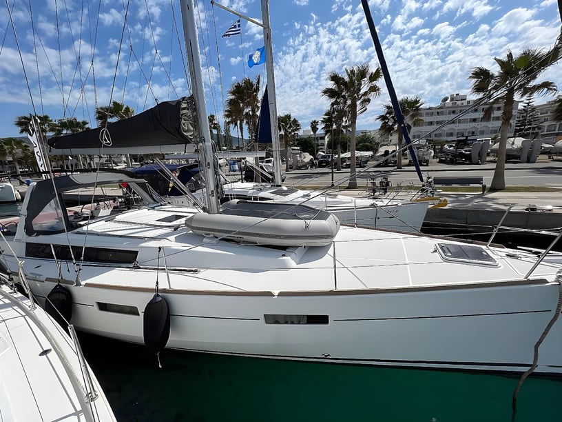 Rhodes Voilier Cabine 4  Couchettes 10  Invités 10  13.5 m Numéro de l'annonce: #11566 5