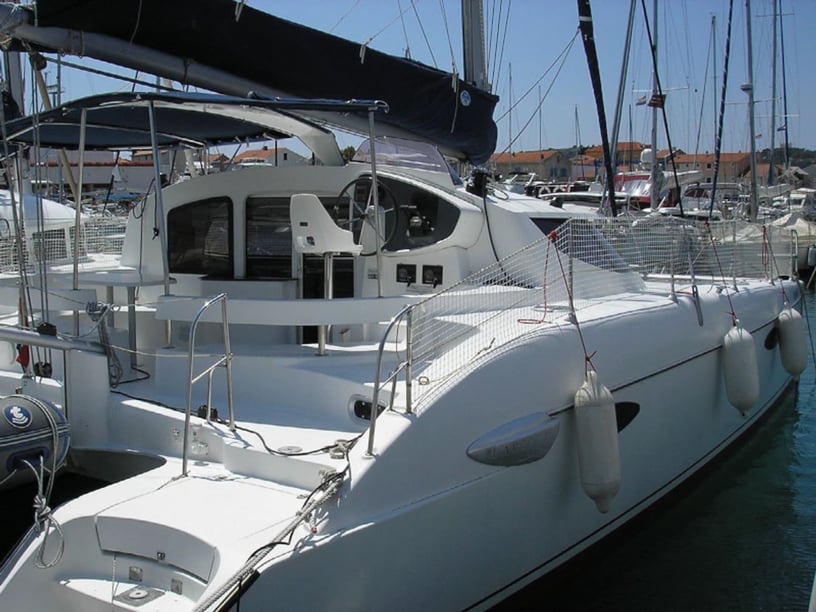 Punat Catamaran Cabine 4  8  slaapplaatsen 8  gasten 11.9 m Lijstnummer: #11598