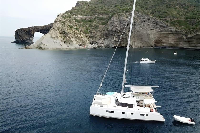 Capo d'Orlando Catamaran Cabine 4  10  slaapplaatsen 10  gasten 13.9 m Lijstnummer: #11610 5