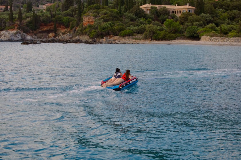 Kalamata Catamarán Cabina 5  8  literas 8  invitados 14.4 m Número de anuncio: #11614 3