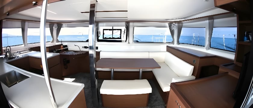 Le Pirée Catamaran Cabine 6  Couchettes 10  Invités 10  13.99 m Numéro de l'annonce: #11618 5