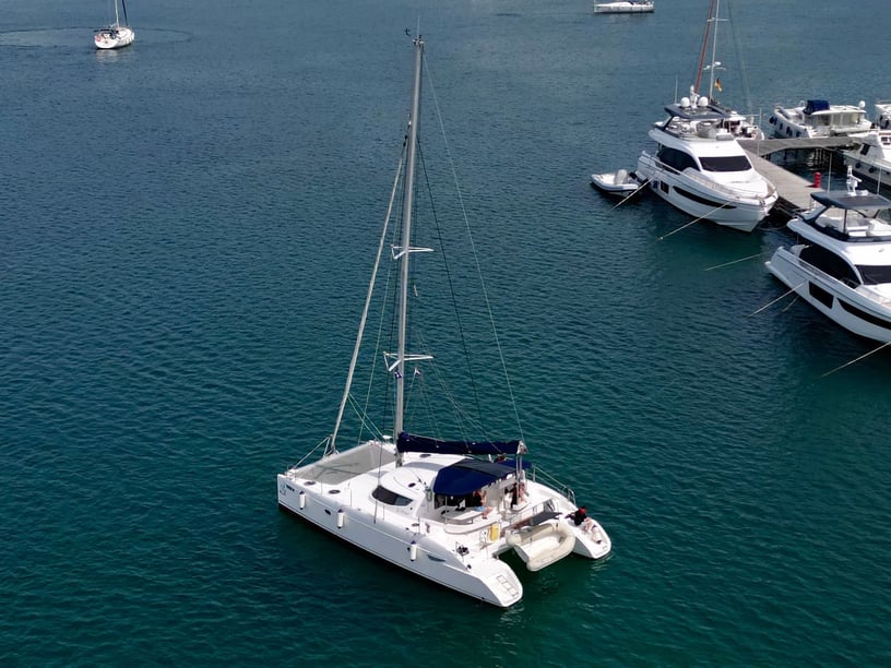 Primošten Catamarán Cabina 6  10  literas 10  invitados 11.9 m Número de anuncio: #11624 3