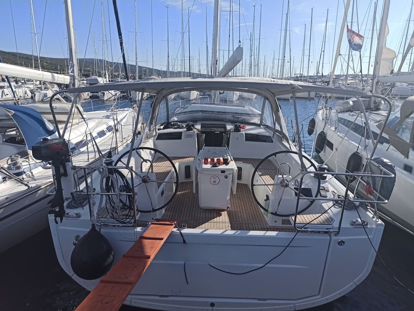 Primošten Velero Cabina 3  8  literas 8  invitados 12.87 m Número de anuncio: #11625 3