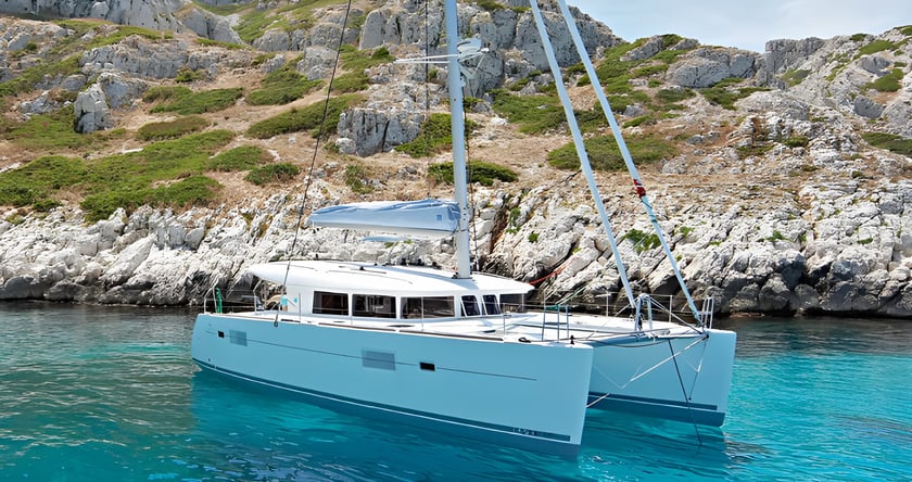 Volos Catamarán Cabina 6  12  literas 12  invitados 12 m Número de anuncio: #11635 5