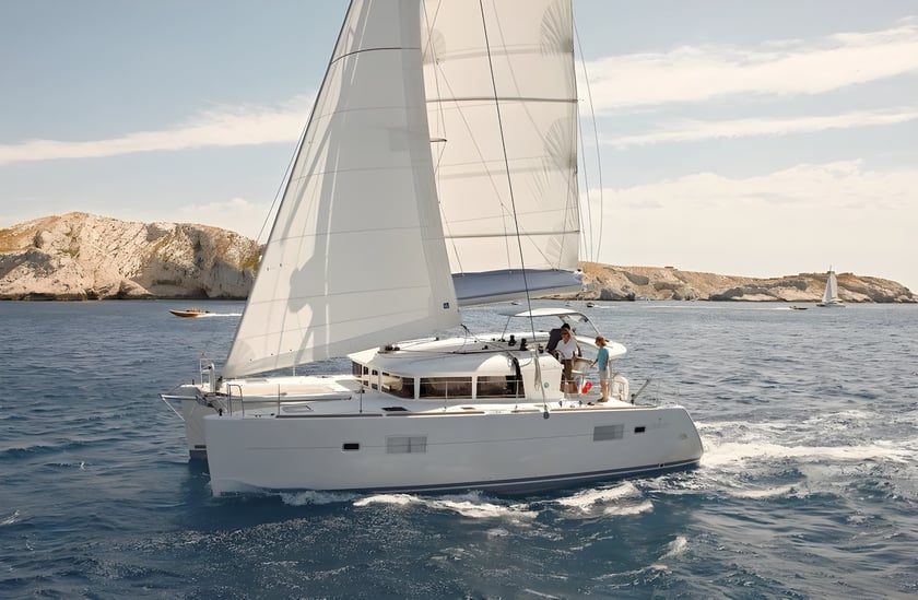 Volos Catamarán Cabina 6  12  literas 12  invitados 12 m Número de anuncio: #11635 4