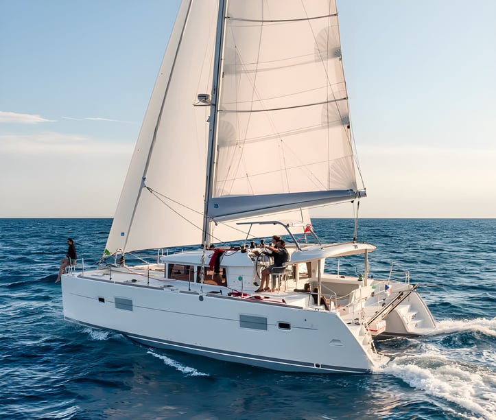 Volos Catamarán Cabina 6  12  literas 12  invitados 12 m Número de anuncio: #11635