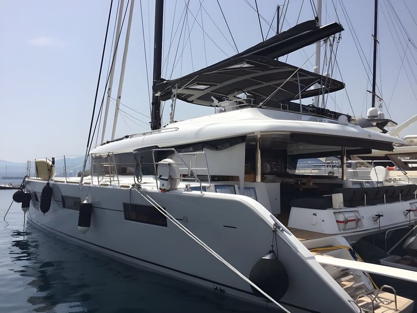 Salerne Catamaran Cabine 4  Couchettes 8  Invités 8  18.9 m Numéro de l'annonce: #11668