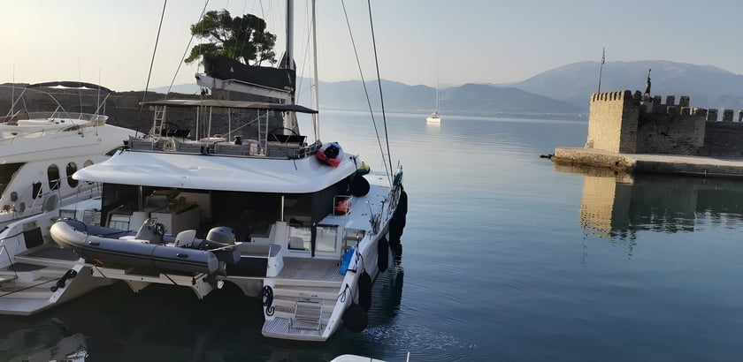 Lavrion Catamaran Cabine 4  8  slaapplaatsen 8  gasten 18.9 m Lijstnummer: #11681