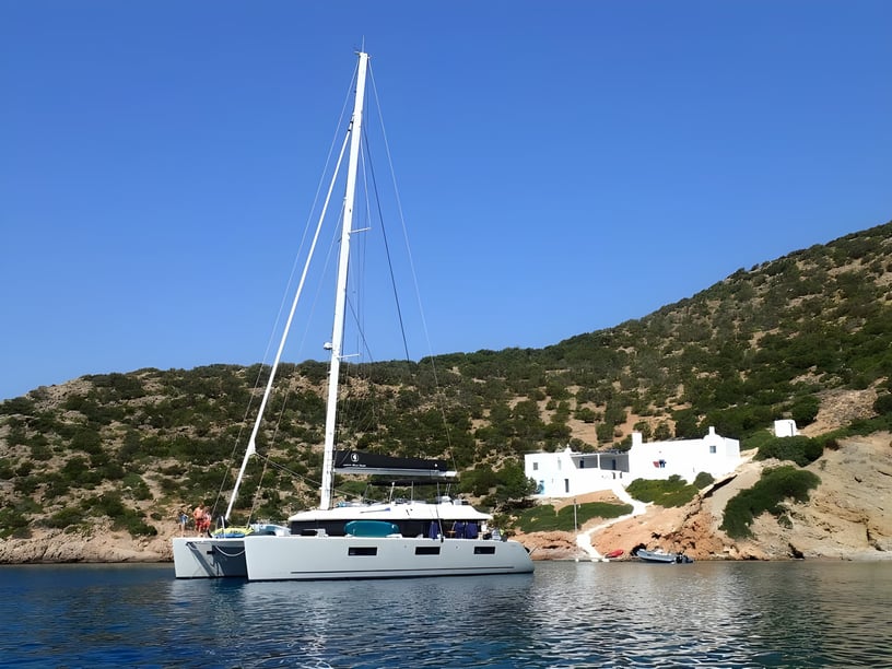 Lavrion Catamaran Cabine 4  8  slaapplaatsen 8  gasten 18.9 m Lijstnummer: #11681 4