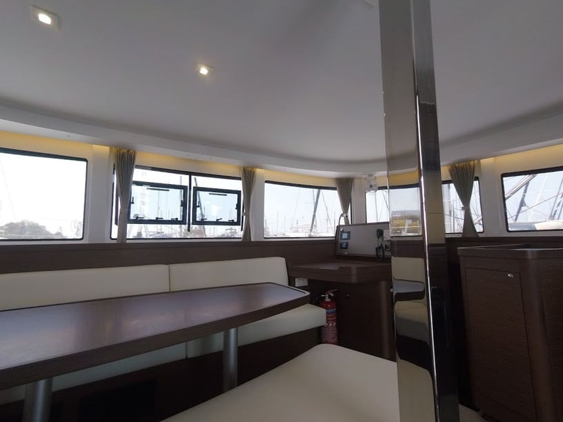 Le Pirée Catamaran Cabine 6  Couchettes 10  Invités 10  12.8 m Numéro de l'annonce: #11701 5