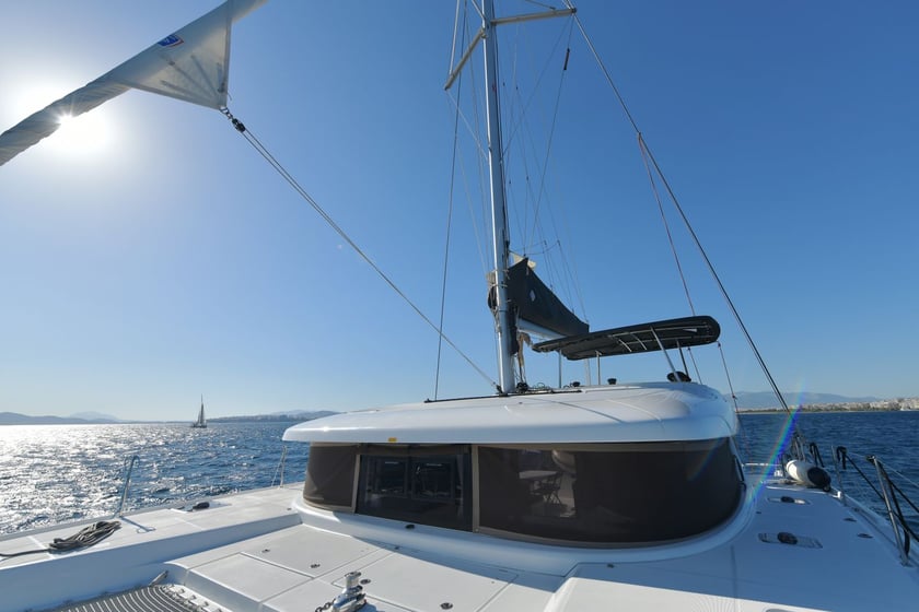 Le Pirée Catamaran Cabine 6  Couchettes 10  Invités 10  12.8 m Numéro de l'annonce: #11701