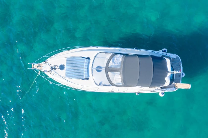 Sukošan Bateau à moteur Cabine 2  Couchettes 4  Invités 4  13.53 m Numéro de l'annonce: #11714 5