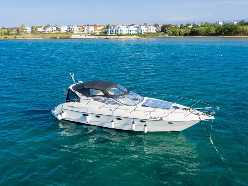 Sukošan Bateau à moteur Cabine 2  Couchettes 4  Invités 4  13.53 m Numéro de l'annonce: #11714