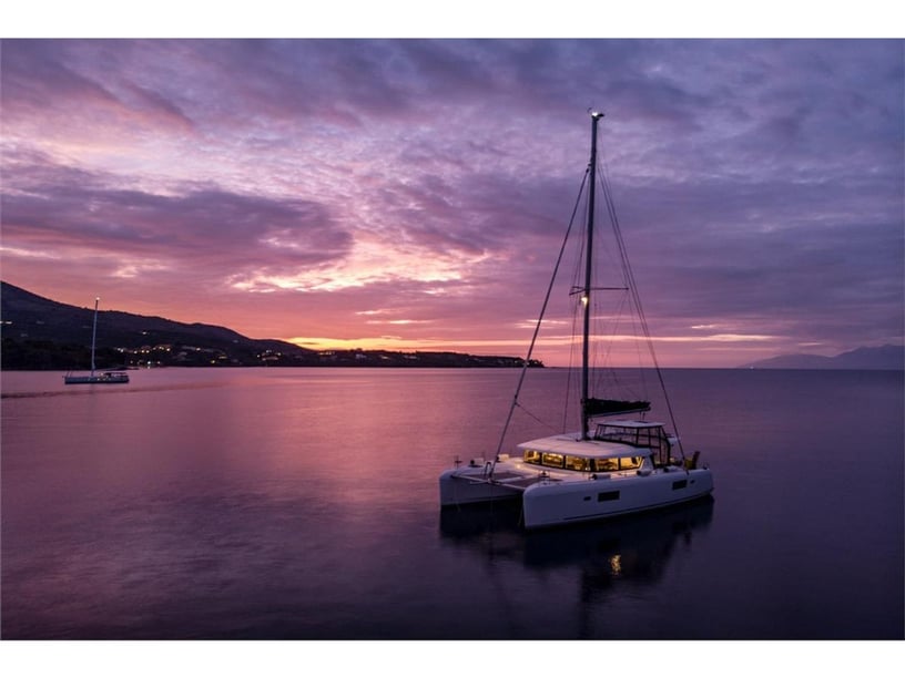 Corfu Catamaran Cabine 6  12  slaapplaatsen 12  gasten 12.8 m Lijstnummer: #11754