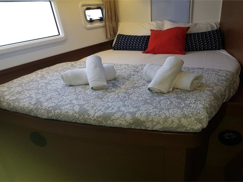 Corfu Catamaran Cabine 6  12  slaapplaatsen 12  gasten 12.8 m Lijstnummer: #11754 5