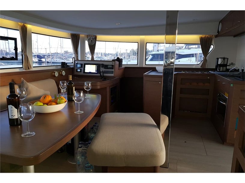 Corfu Catamaran Cabine 6  12  slaapplaatsen 12  gasten 12.8 m Lijstnummer: #11754 2