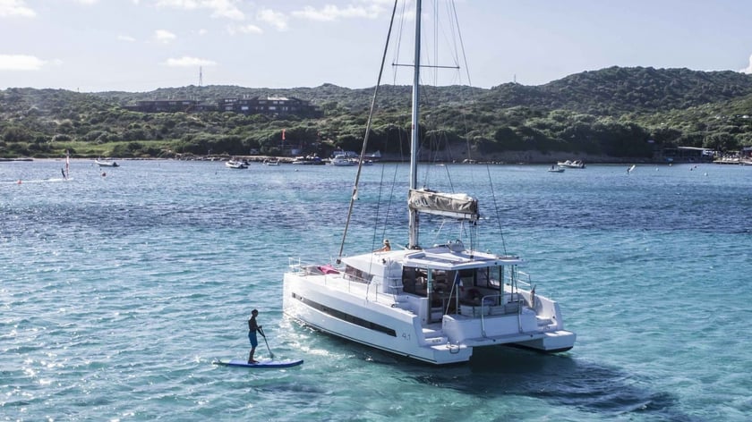 San Vicente Catamarán Cabina 3  6  literas 6  invitados 12.12 m Número de anuncio: #11786