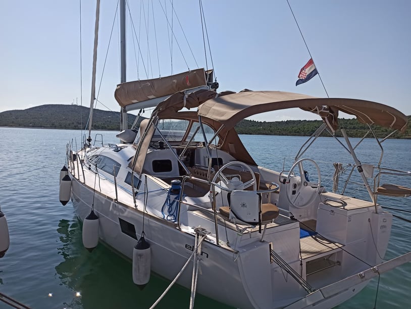 Pirovac Sailboat 4 cabin 10 berths 10 guests 13.85 m Listing Number: #11813 5