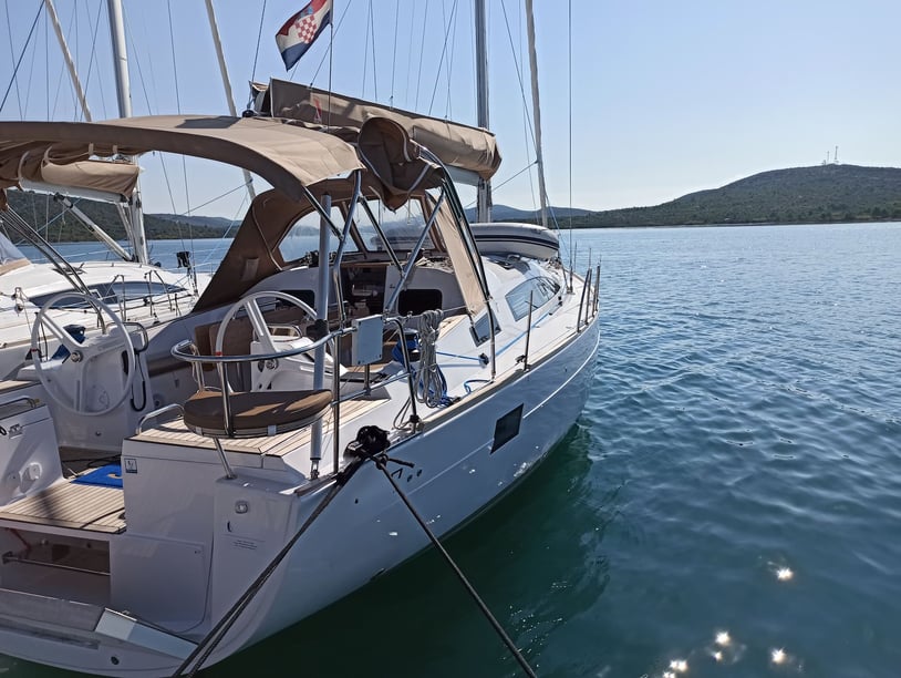 Pirovac Sailboat 4 cabin 10 berths 10 guests 13.85 m Listing Number: #11813 3