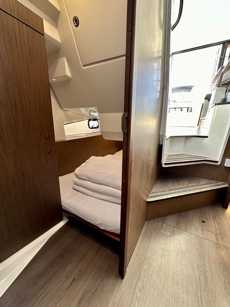 Drage Motorboat 3 cabin 8 berths 8 guests 10.5 m Listing Number: #11864 4